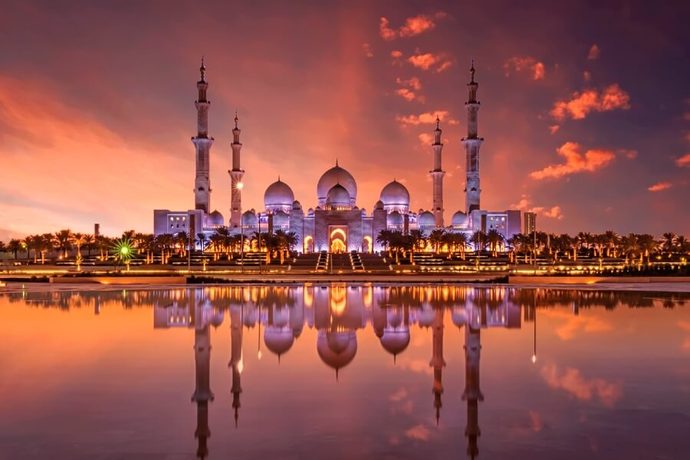 Sheikh Zayed Grand Mosque at dusk